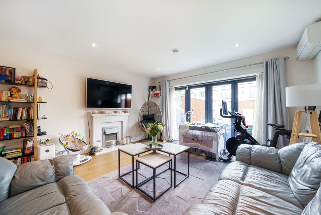 Property photo 2 of 16 1029882 (2)