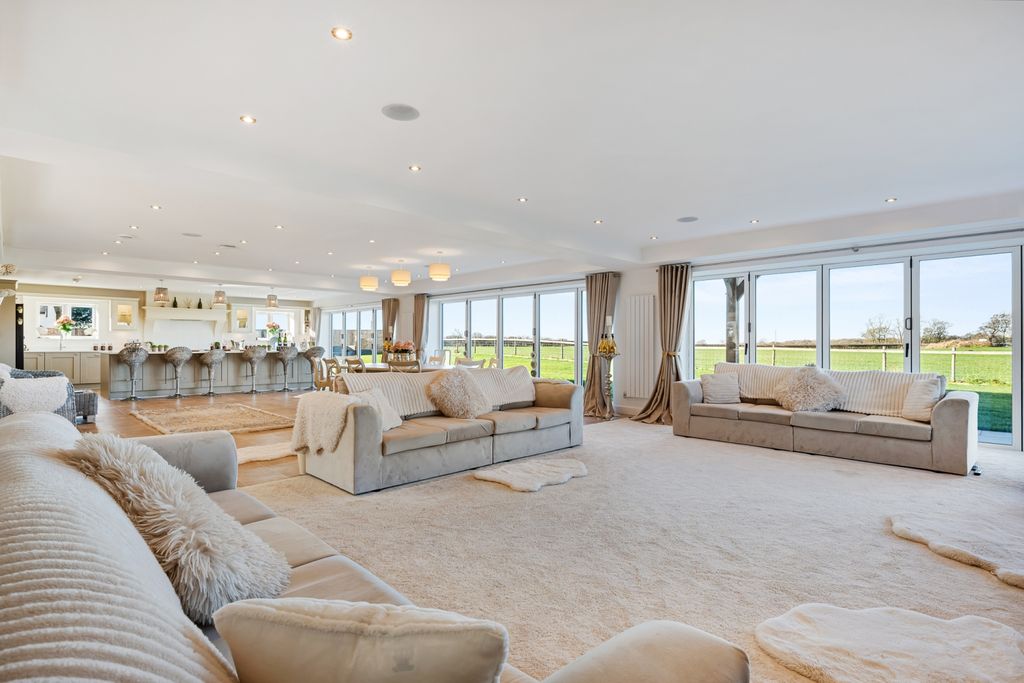 Property photo 3 of 63 Fox Fields-56