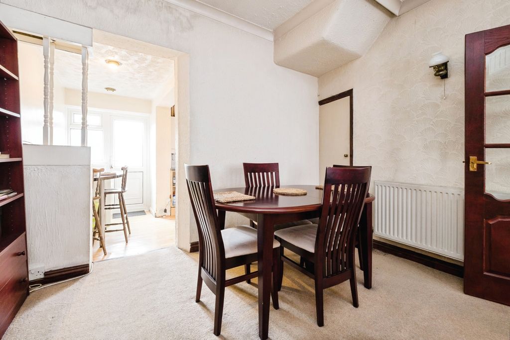 Property photo 3 of 12 Pbox-Img.Jpg