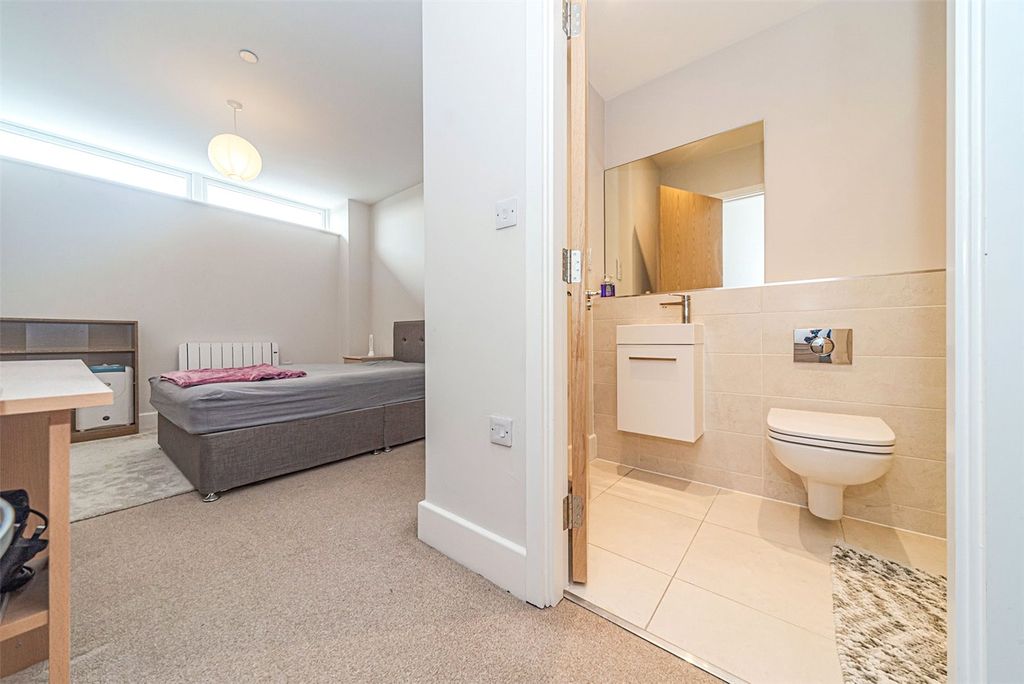 Property photo 3 of 15 Bedroom