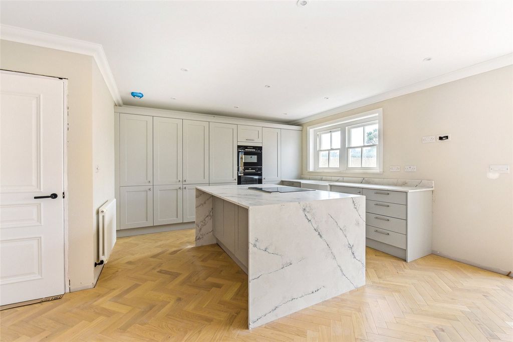 Property photo 2 of 10 Kitchen Dining Room
