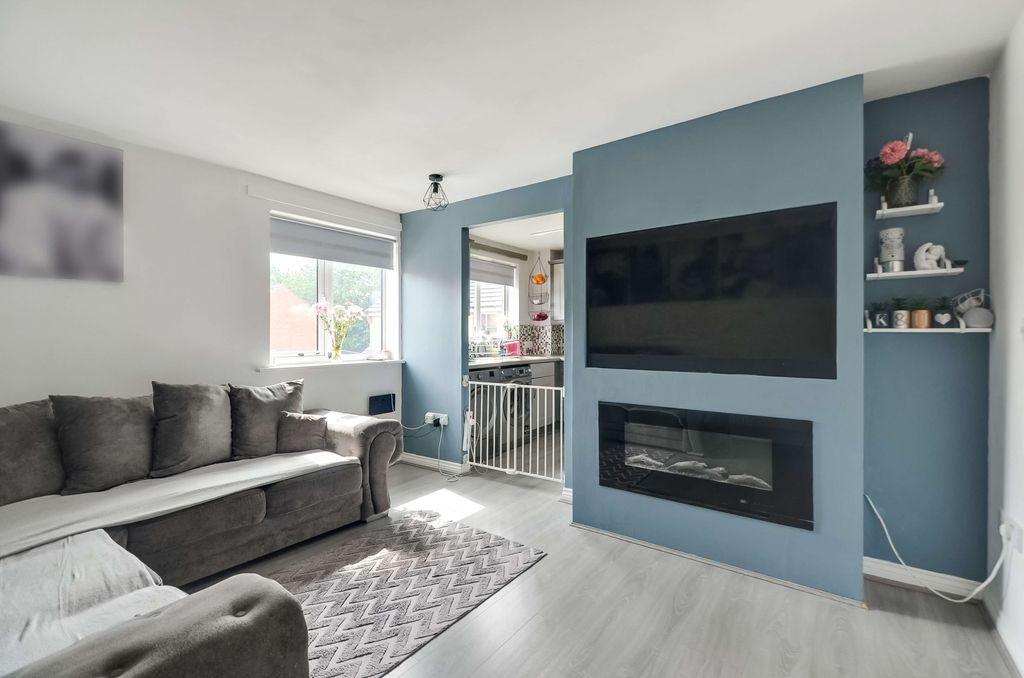 Property photo 1 of 20 Lounge_Pic_ (5).Jpg