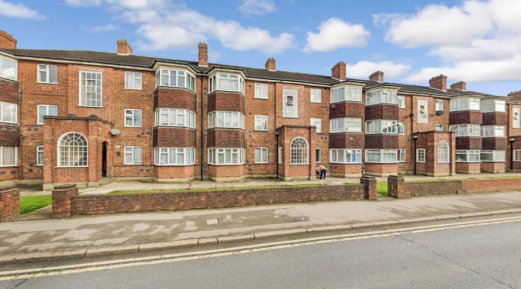 Property photo 1 of 16 Two Double Bedroom 1st Floor Flat To Rent