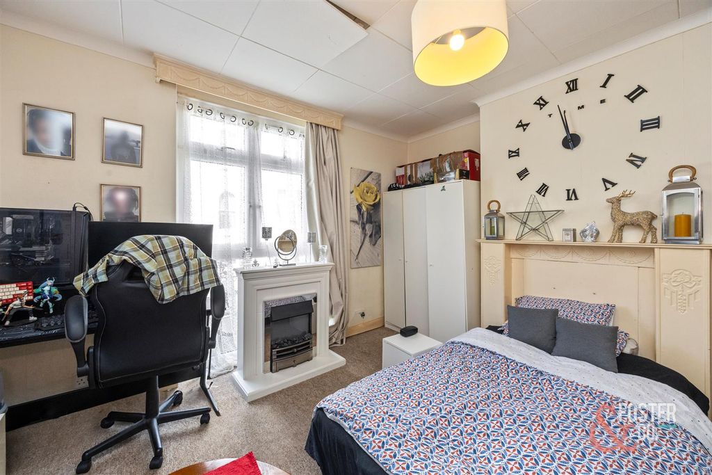 Property photo 3 of 9 Ground Floor Flat-002.Jpg