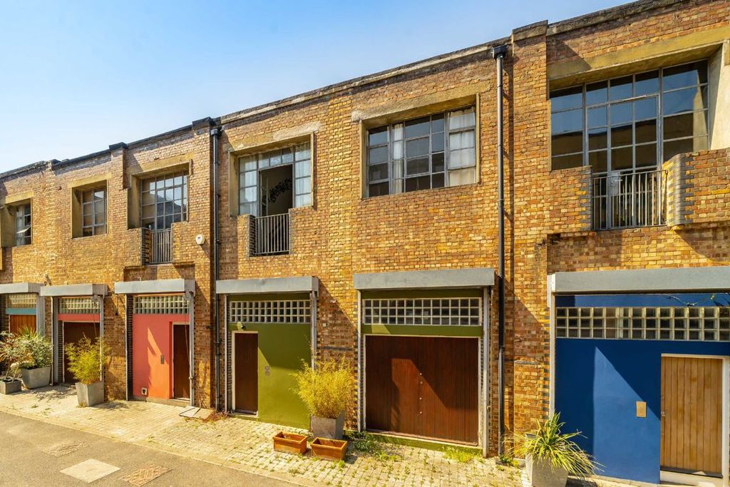 Property photo 1 of 8