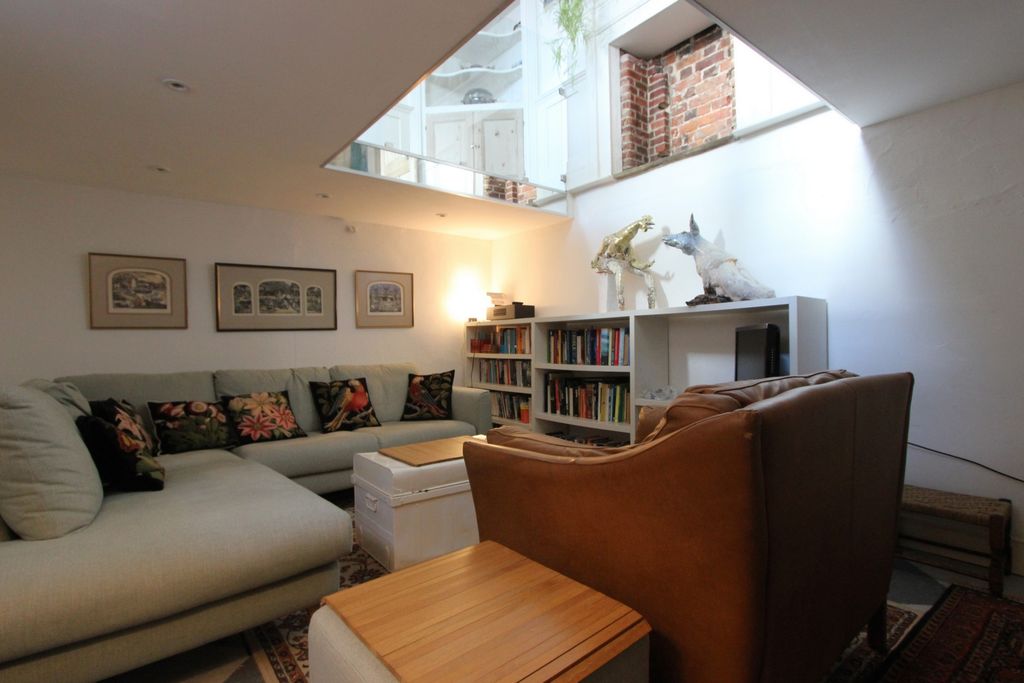 Property photo 3 of 11 Photo 3