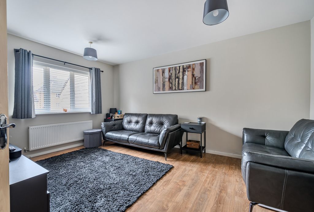 Property photo 2 of 17 1372083-17-68Fa51...