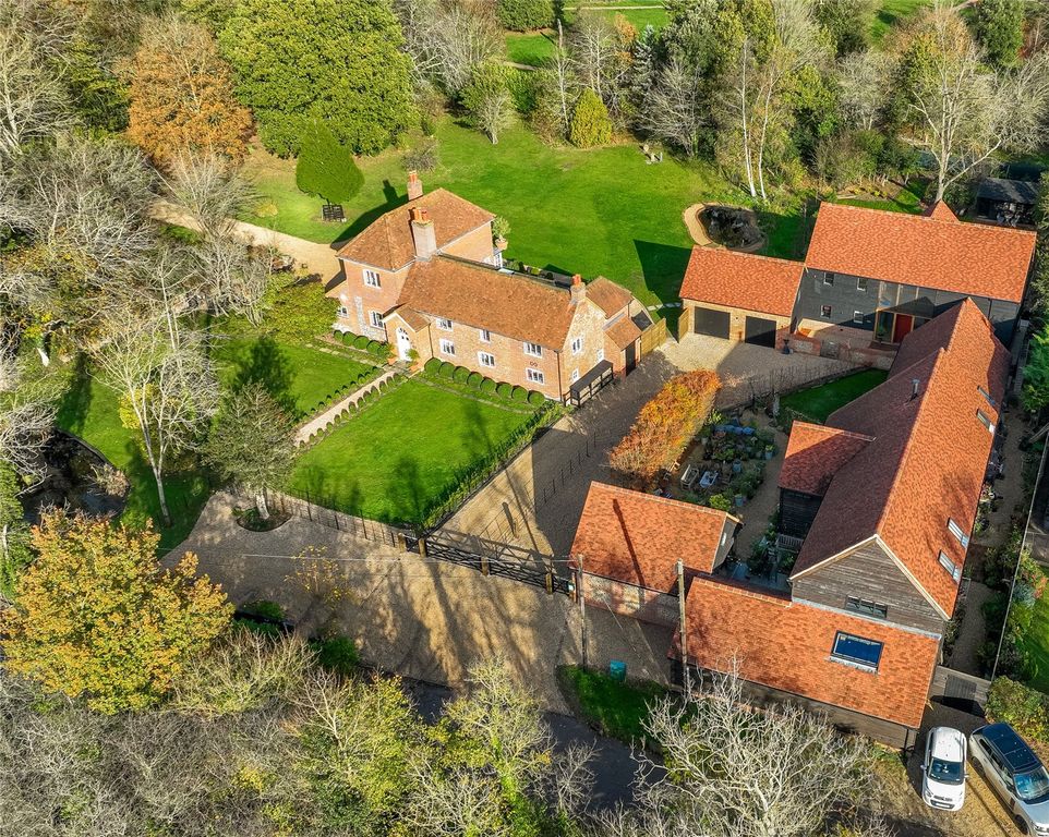 Property photo 1 of 34 Snells Farm Estate