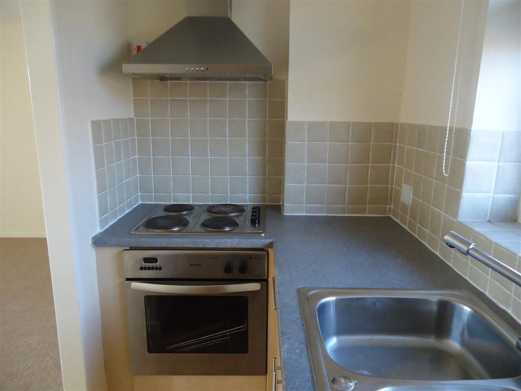 Property photo 3 of 8 Kitchen1.Jpg