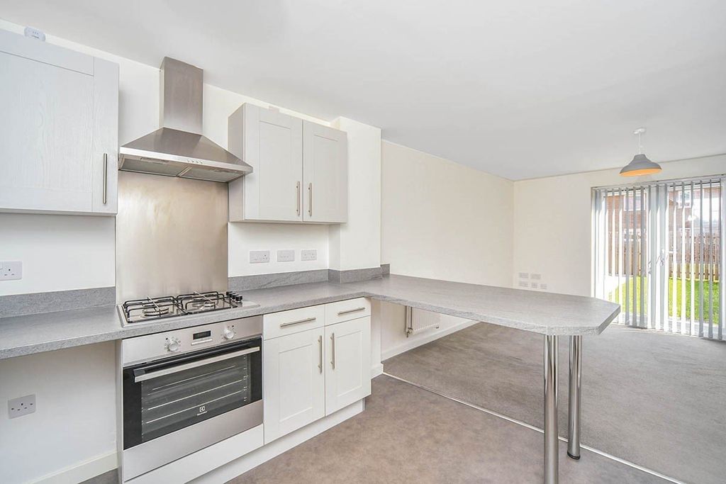 Property photo 3 of 8 Kitchen/Lounge