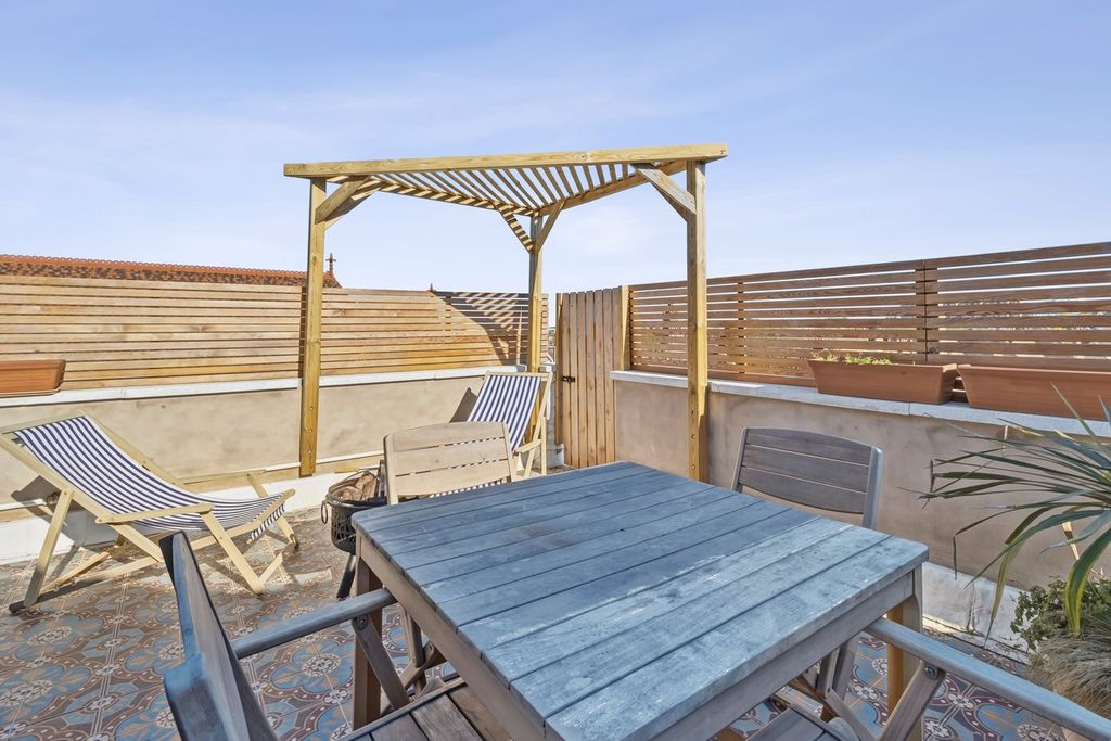 Property photo 2 of 46