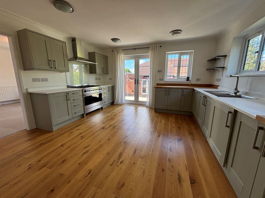 Property photo 2 of 27