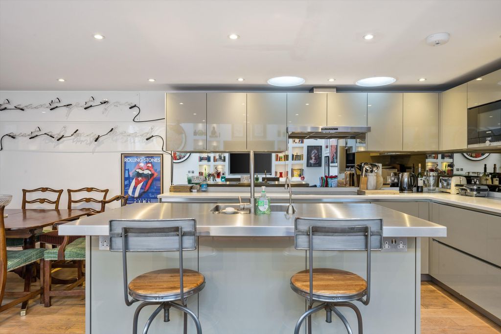 Property photo 3 of 13 Image