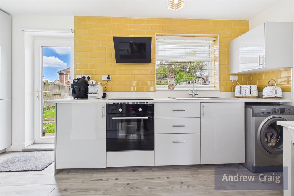 Property photo 3 of 17 Kitchen/Diner