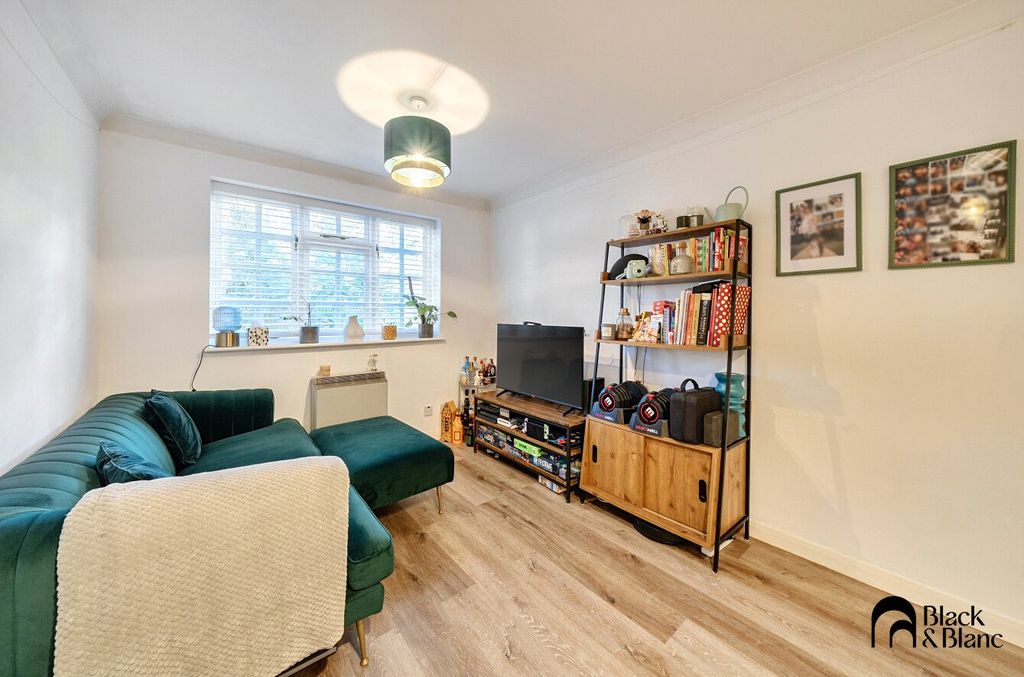 Property photo 2 of 10 Living Room