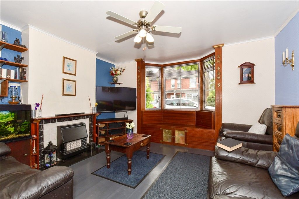 Property photo 2 of 18 Lounge