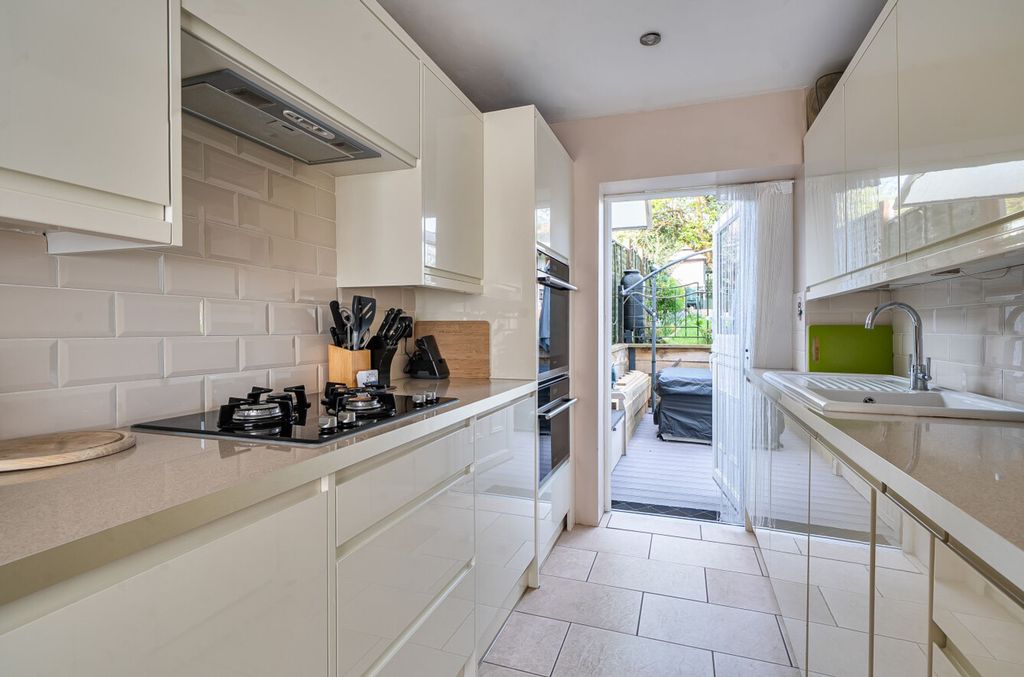 Property photo 3 of 20