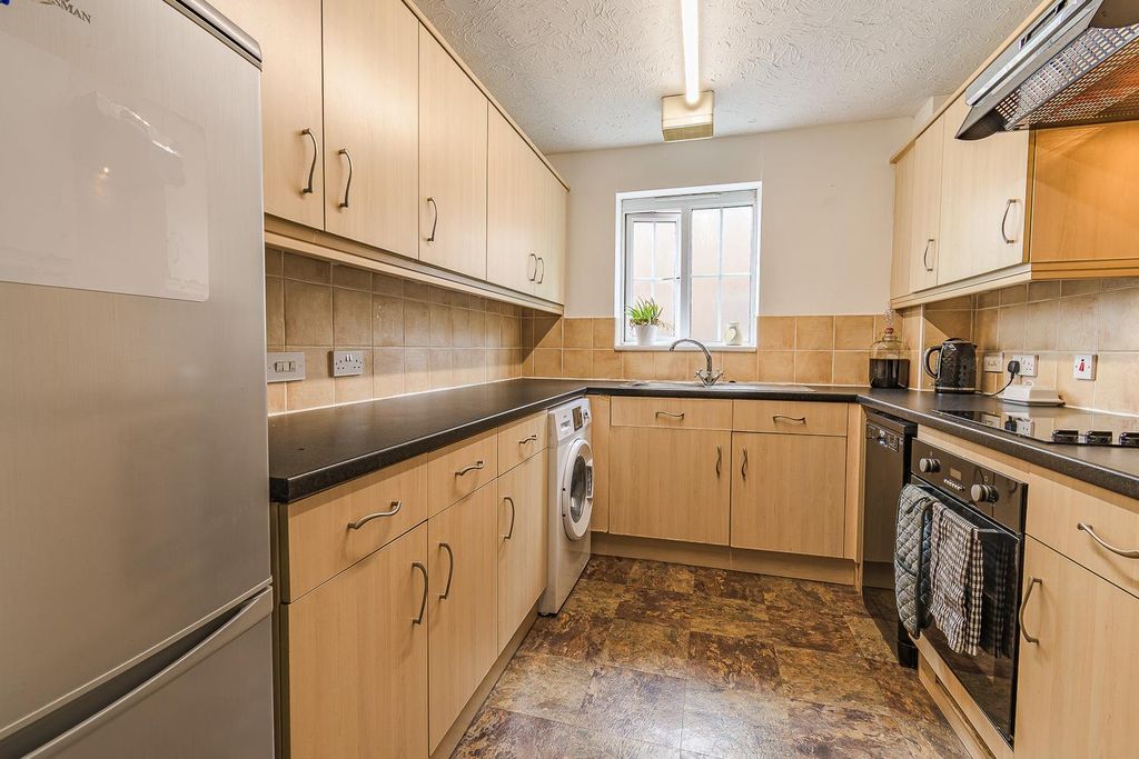 Property photo 3 of 16 Kitchen