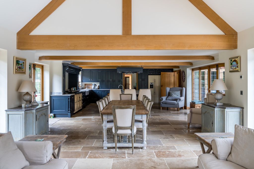 Property photo 3 of 60 House. Partnership