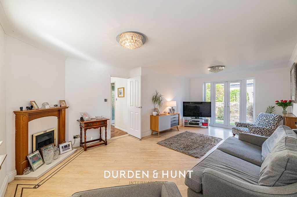 Property photo 2 of 31