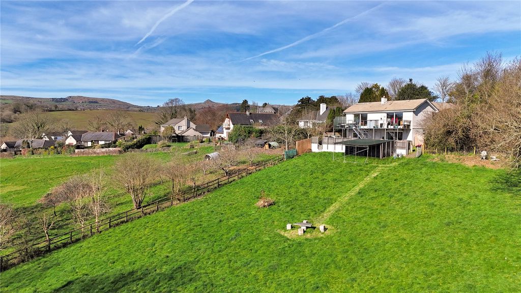 Property photo 1 of 20 Picture No. 02