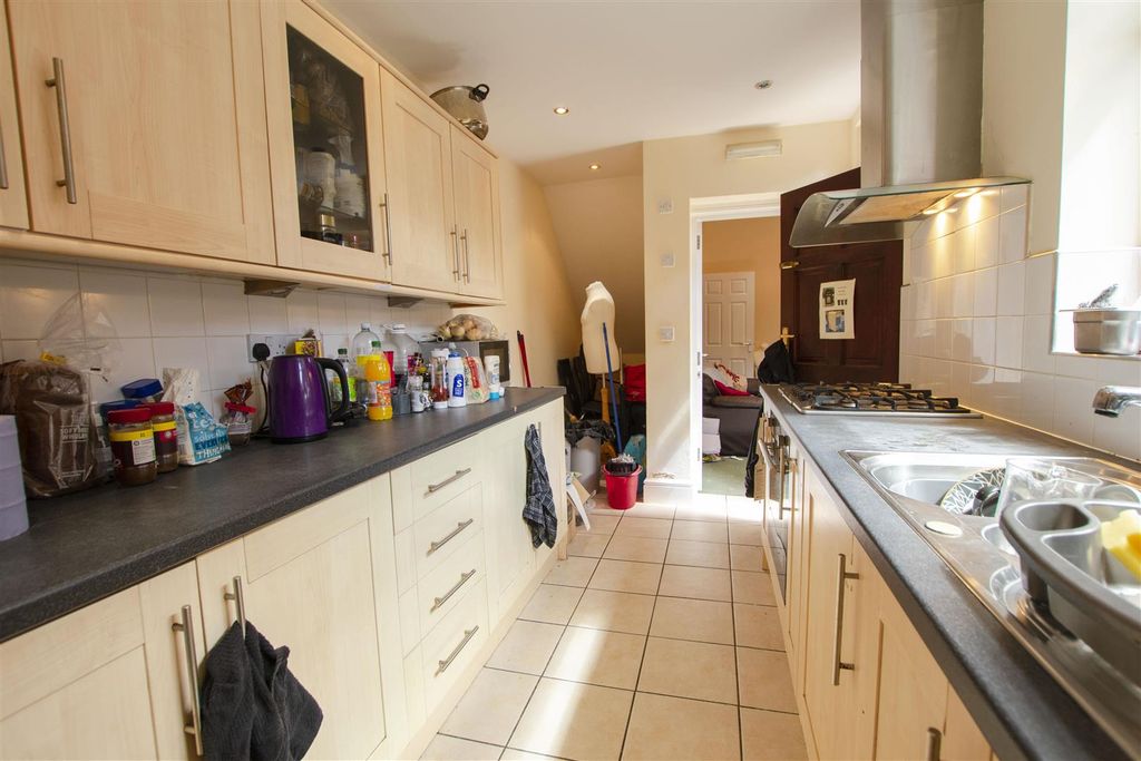 Property photo 3 of 14 Kitchen