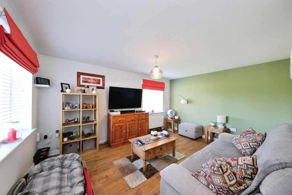 Property photo 2 of 20