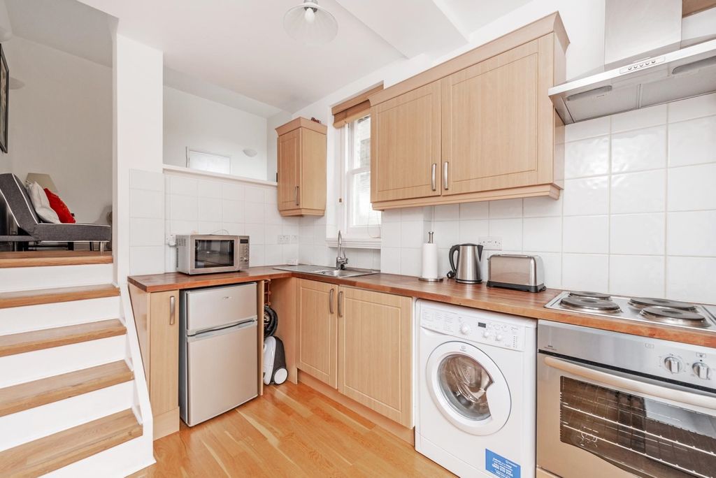 Property photo 2 of 11 Kitchen2