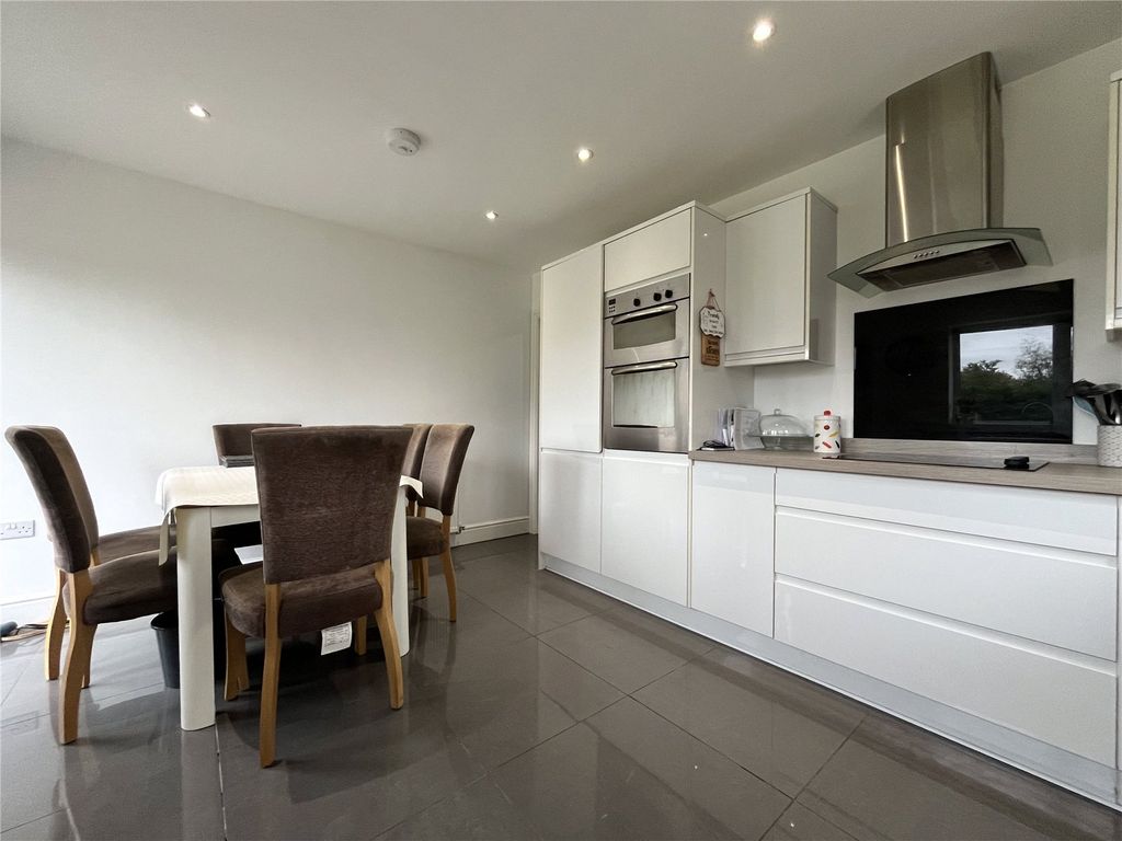 Property photo 2 of 13 Picture No. 15