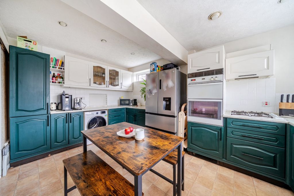 Property photo 3 of 27 Kitchen