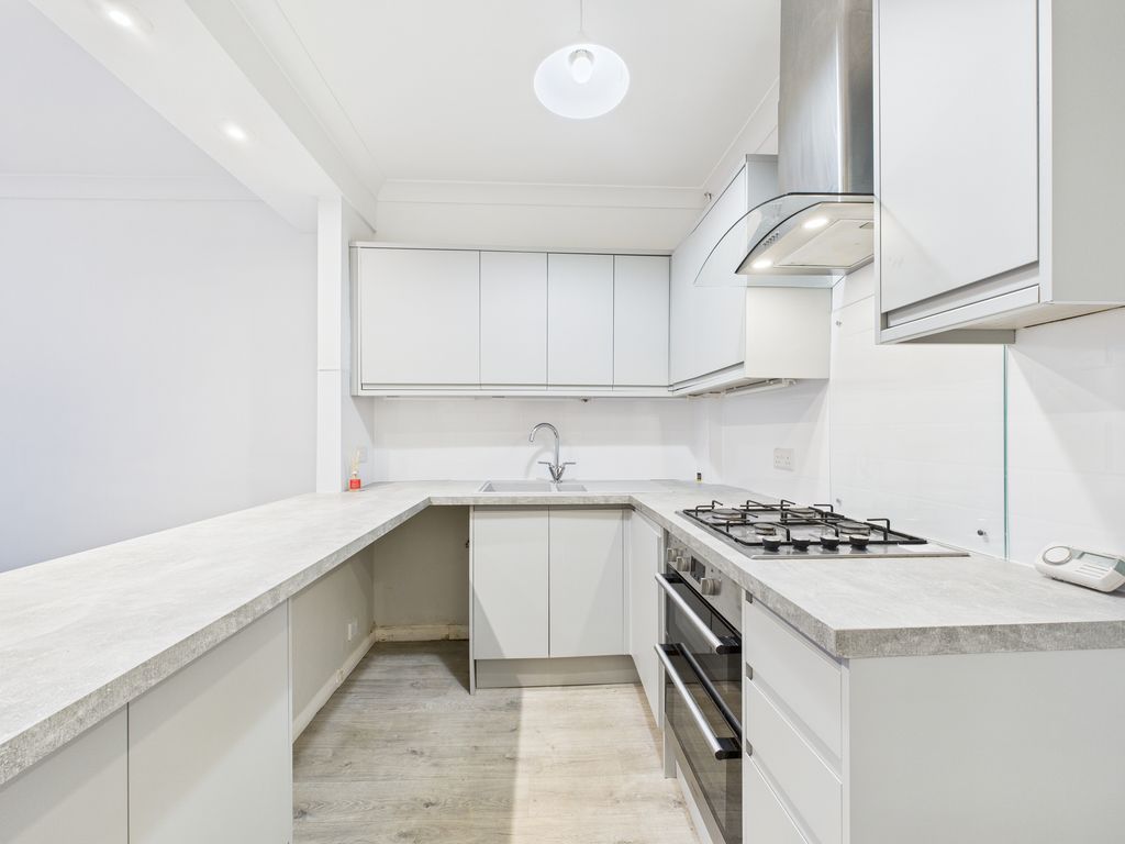 Property photo 3 of 9 Cam04693G0-Pr0049-Still004