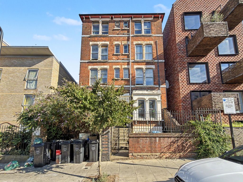 Property photo 1 of 22 Flat  7 - 14, 40 Barrett’S Grove, London N16 8Aj