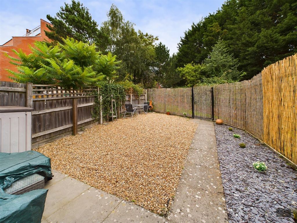 Property photo 2 of 9 Cam01856G0-Pr0073-Still007.Jpg