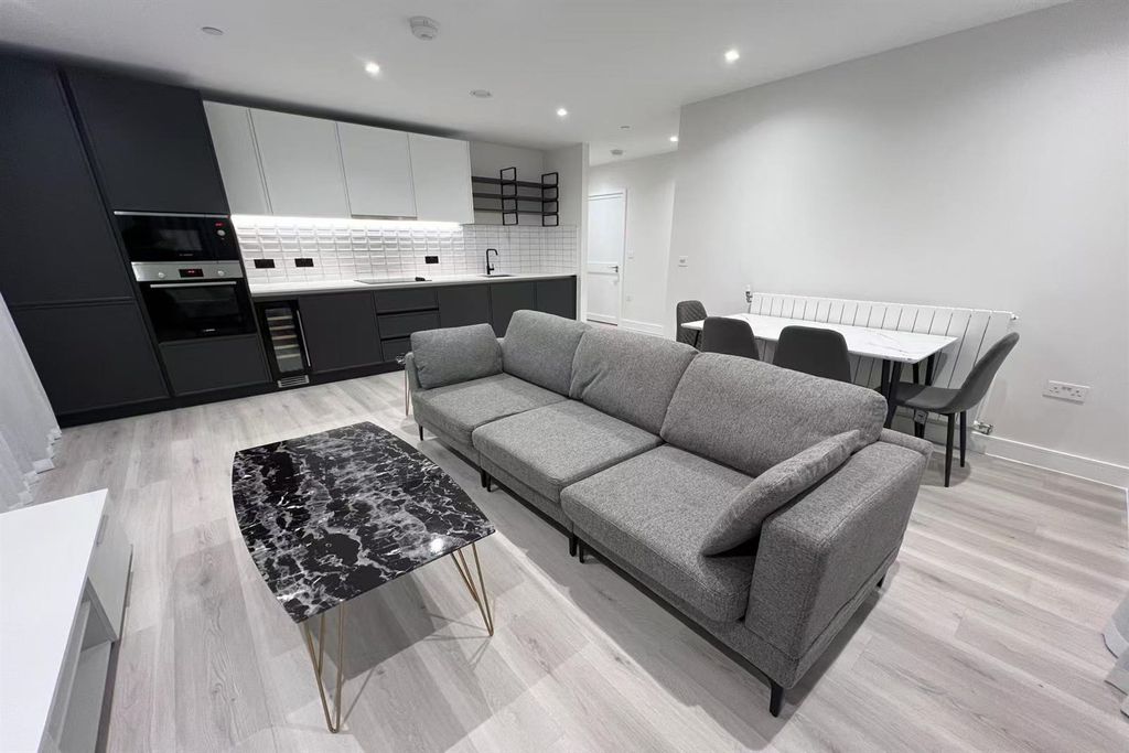 Property photo 1 of 9 (Thumbnail)