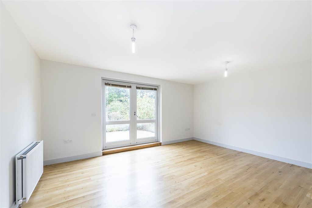 Property photo 2 of 12 3