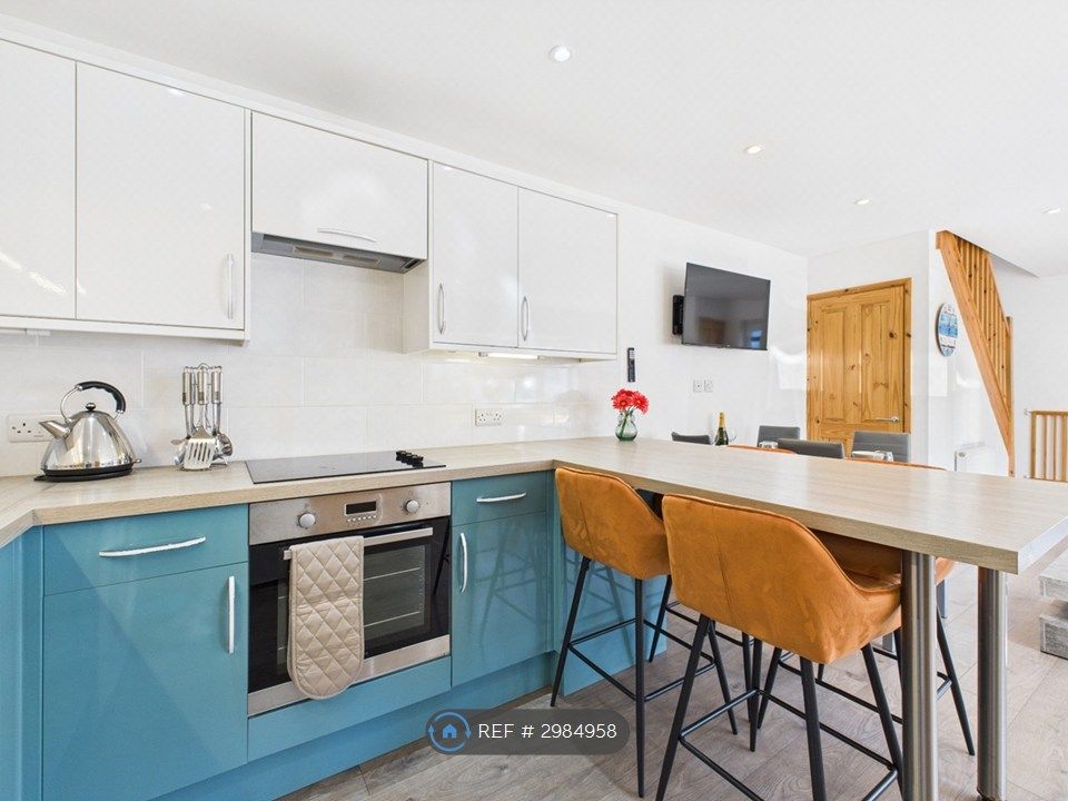 Property photo 2 of 33