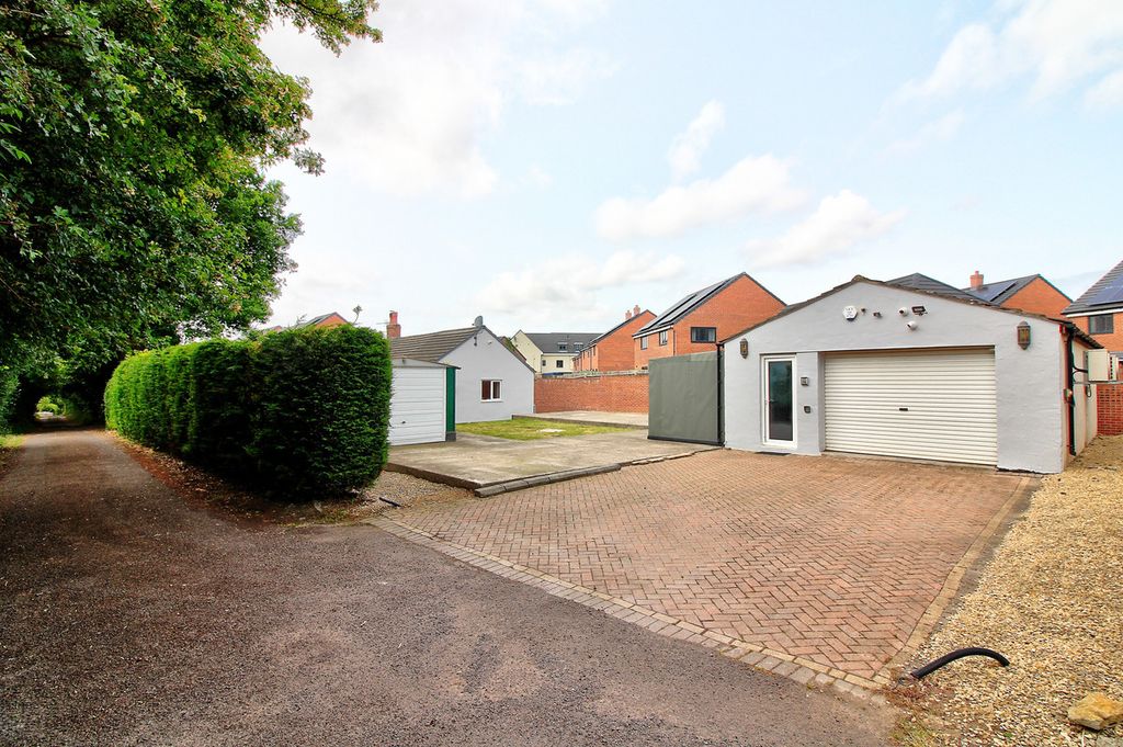 Property photo 2 of 24