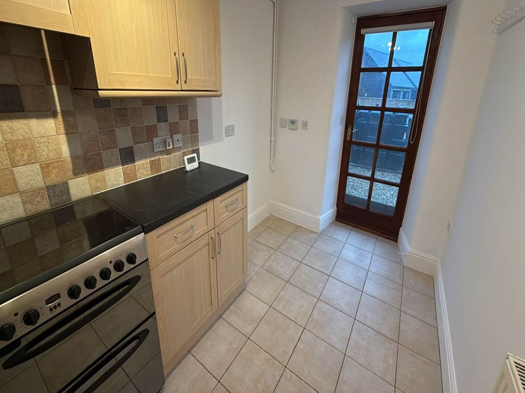 Property photo 3 of 14 Kitchen