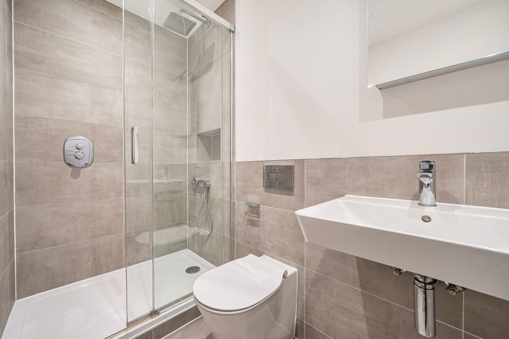 Property photo 3 of 15 En-Suite Bathroom