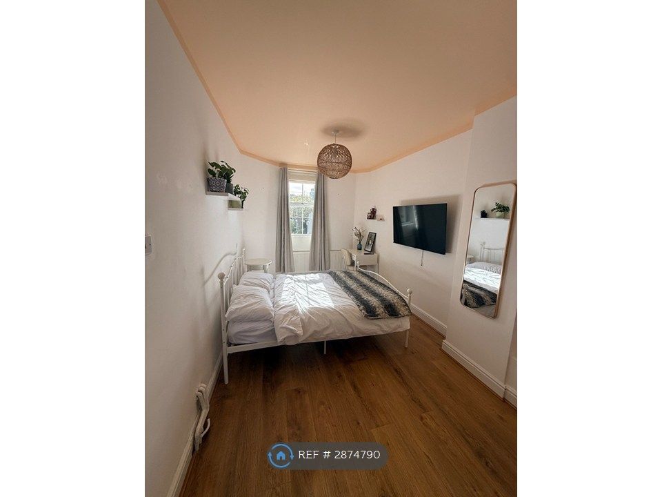 Property photo 3 of 13 Bedroom 1