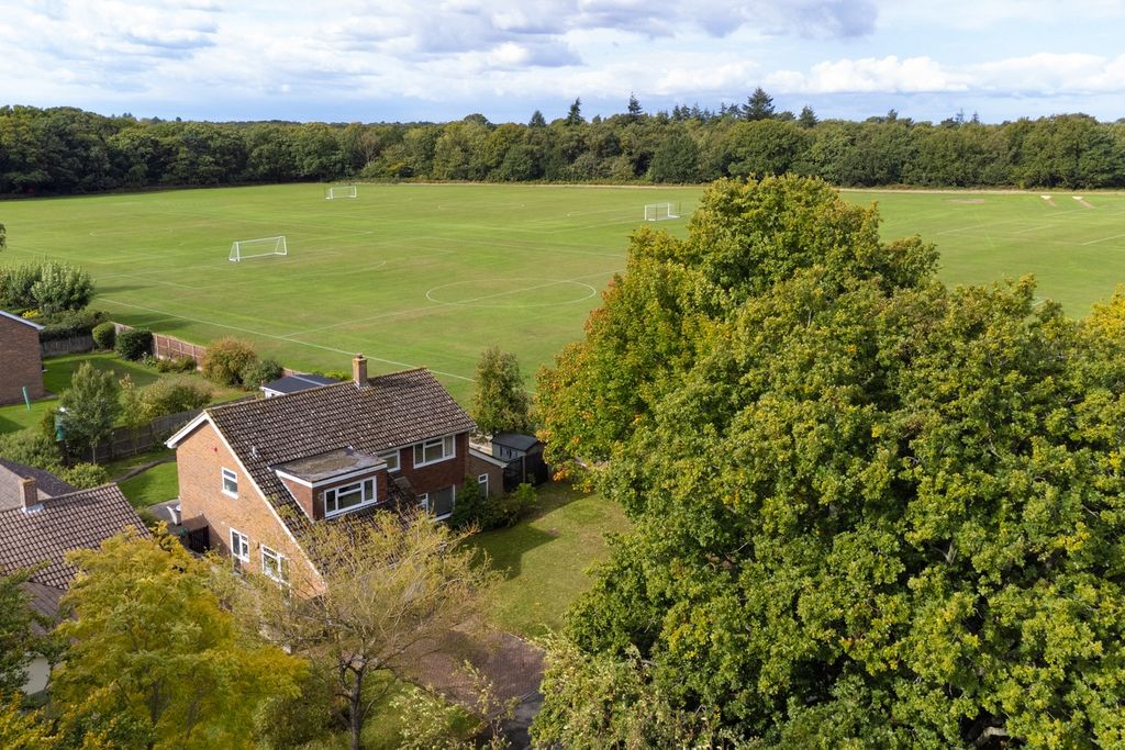 Property photo 2 of 27 4520584