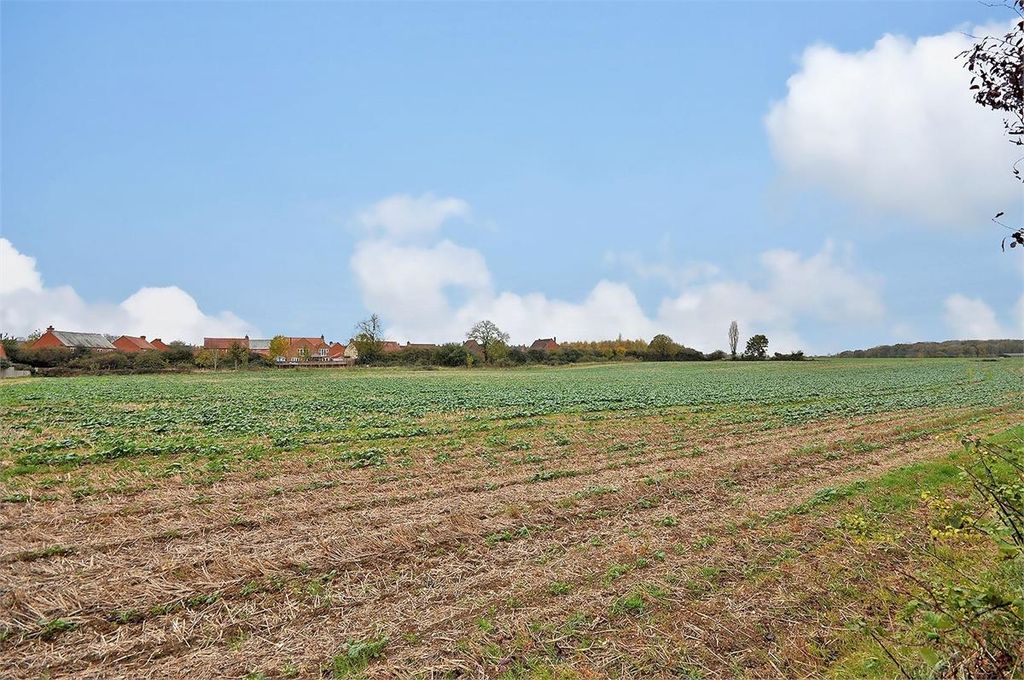 Property photo 2 of 25