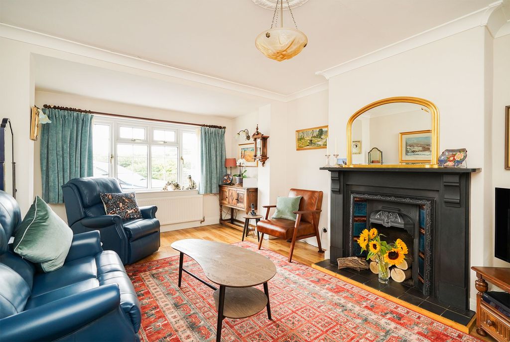Property photo 2 of 39
