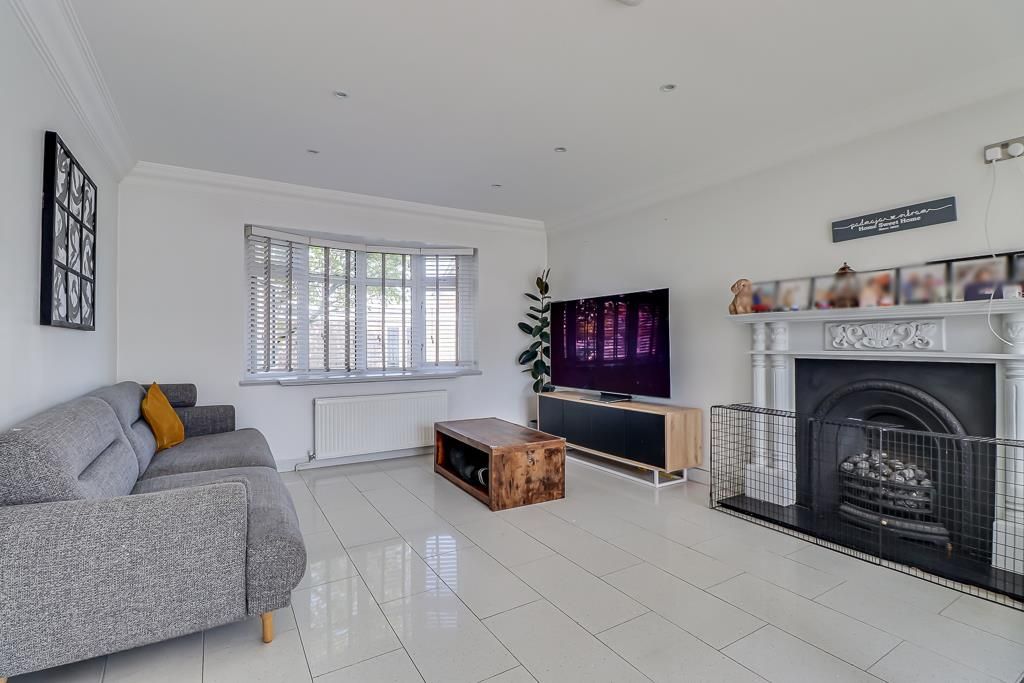 Property photo 3 of 29 Lounge