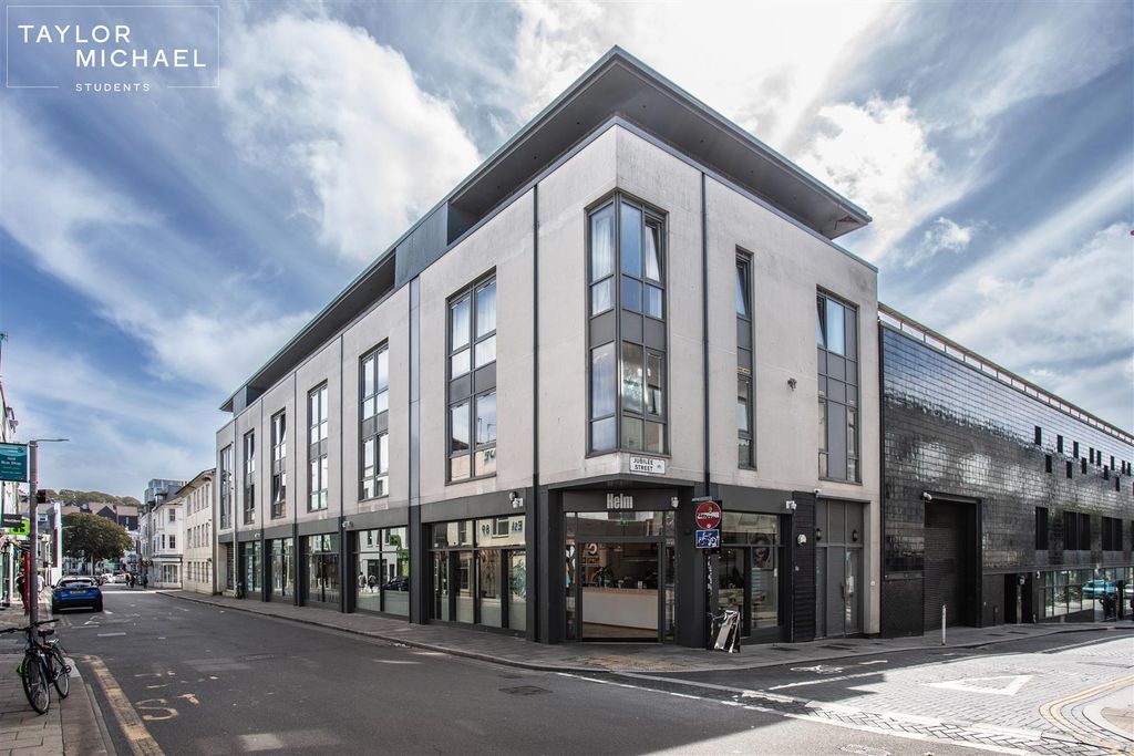 Property photo 1 of 20 External