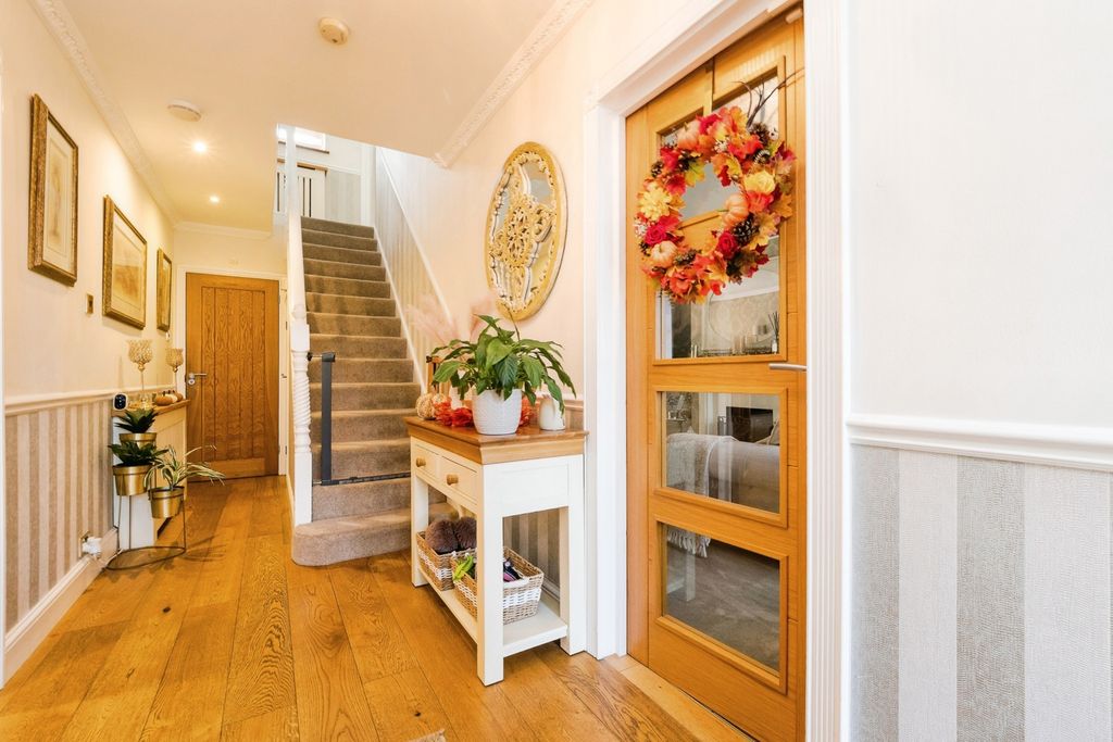 Property photo 2 of 19 Pbox-Img.Jpg