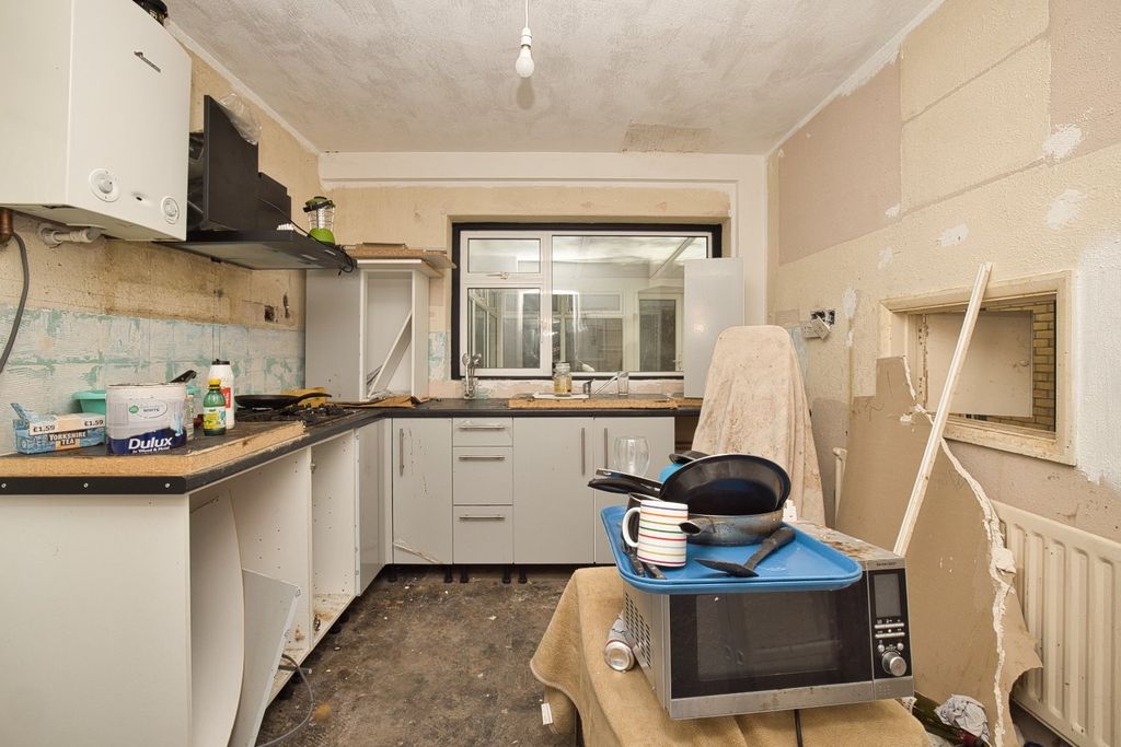 Property photo 3 of 16 Picture 3