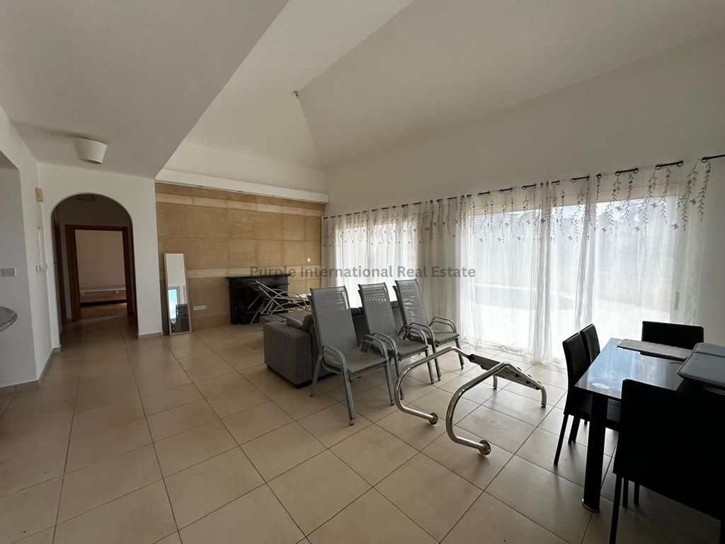 Property photo 2 of 29