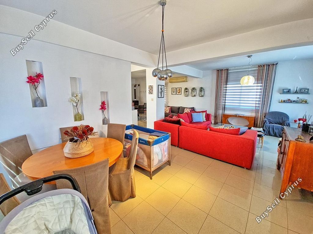 Property photo 3 of 32