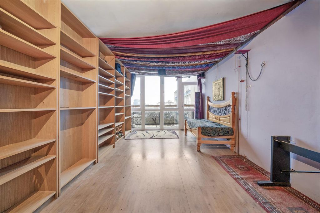 Property photo 3 of 16 Reception